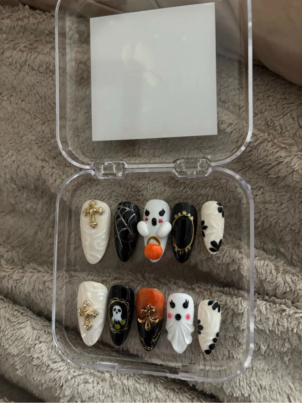 Halloween press on Nails. Size medium, medium almond.